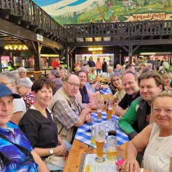 Vorstand und Festausschuss beim Vereinsabend im Festzelt